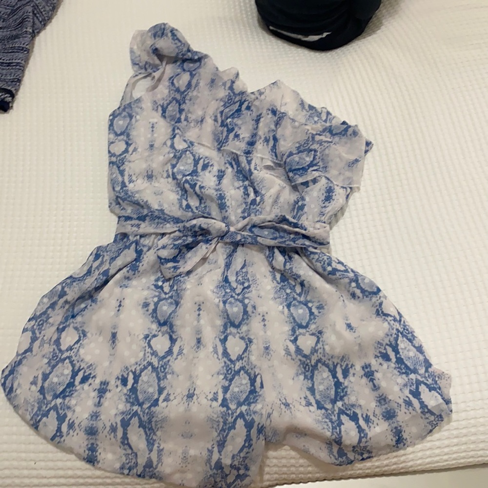 Delicate romper bought at boutique dor birthday. Fits 12-14
